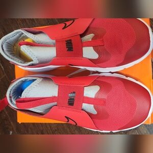 New with box- big kid's Nike Flex Runner 2 size 7